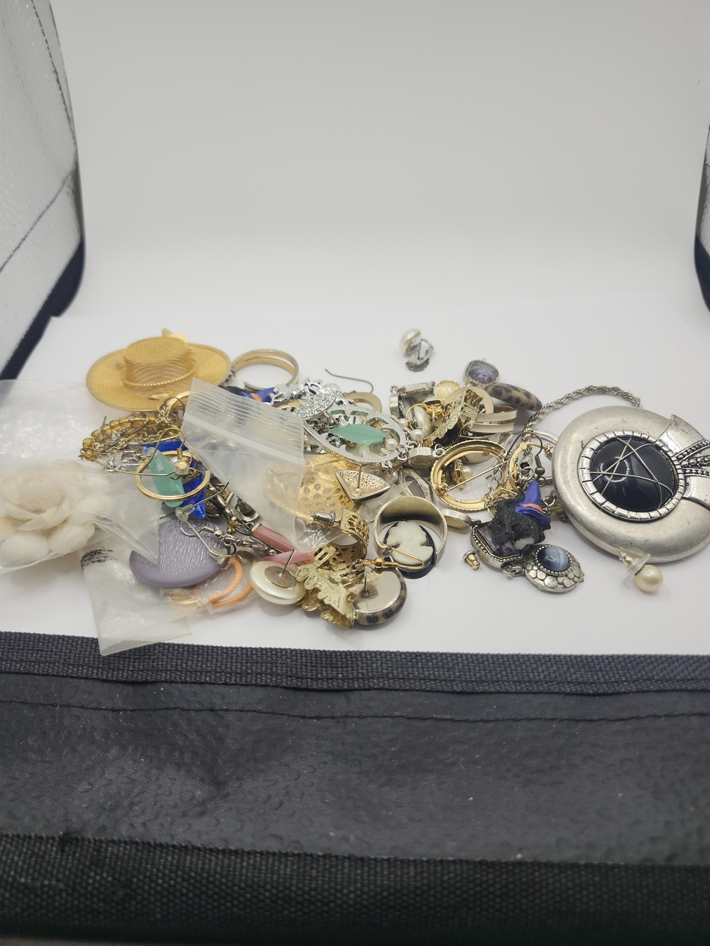 Mixed Women’s Fashion Jewelry Bundle Broken Craft Lot.